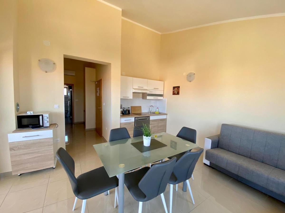 Atrium Novalja Apartment Ngoại thất bức ảnh